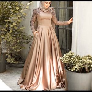 Beautiful like new dress with over skirt